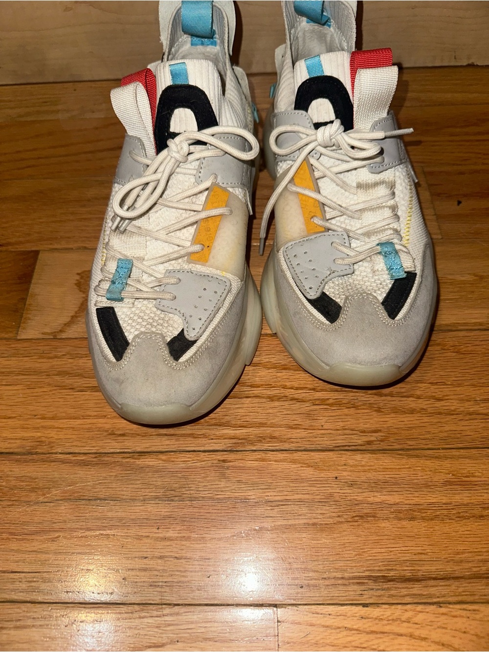 Men's Neutral Multi-Accent Athletic Sneakers in Cream and Blue